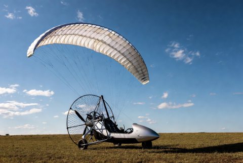 Aero AT AT-4 — ogłoszenie demo