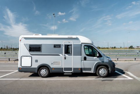 Fendt Półintegra — Volkswagen Crafter — ogłoszenie demo