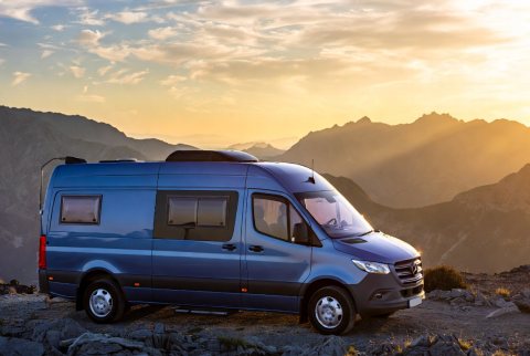 Caravans International Kamper na pickupie — Mercedes-Benz Sprinter — ogłoszenie demo