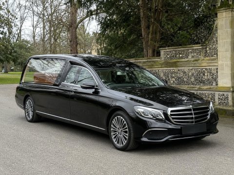 Mercedes-Benz Klasa E — ogłoszenie demo